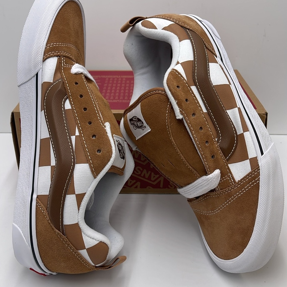Vans Men’s Knu Skool
Mega Check Brown
VN000CRPBRO Brown and White Checkered Shoe - Picture 12 of 16